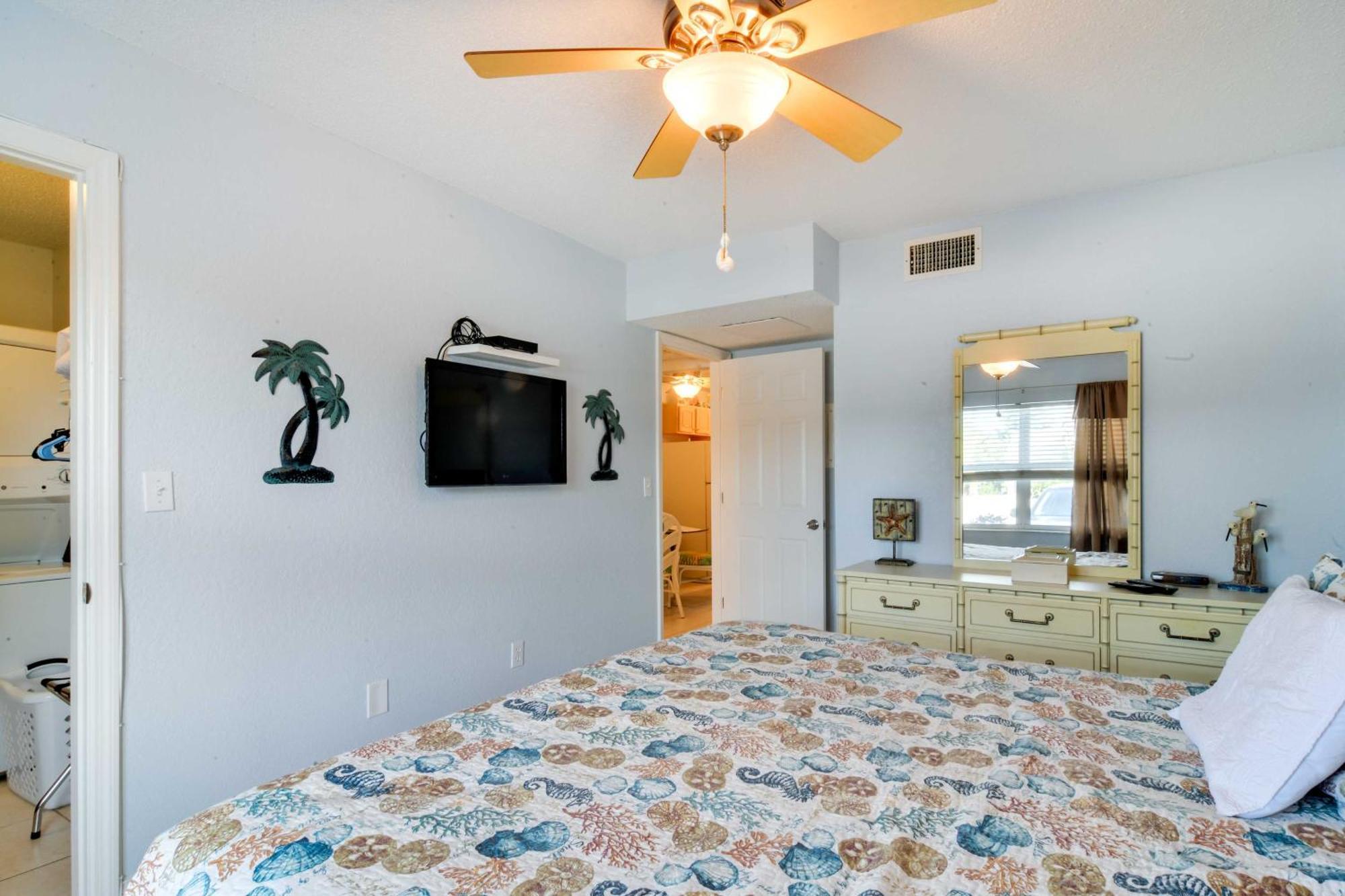 St Pete Beach Condo With Pool, 5 Min Walk To Beach! سانت بيتي بيتش المظهر الخارجي الصورة